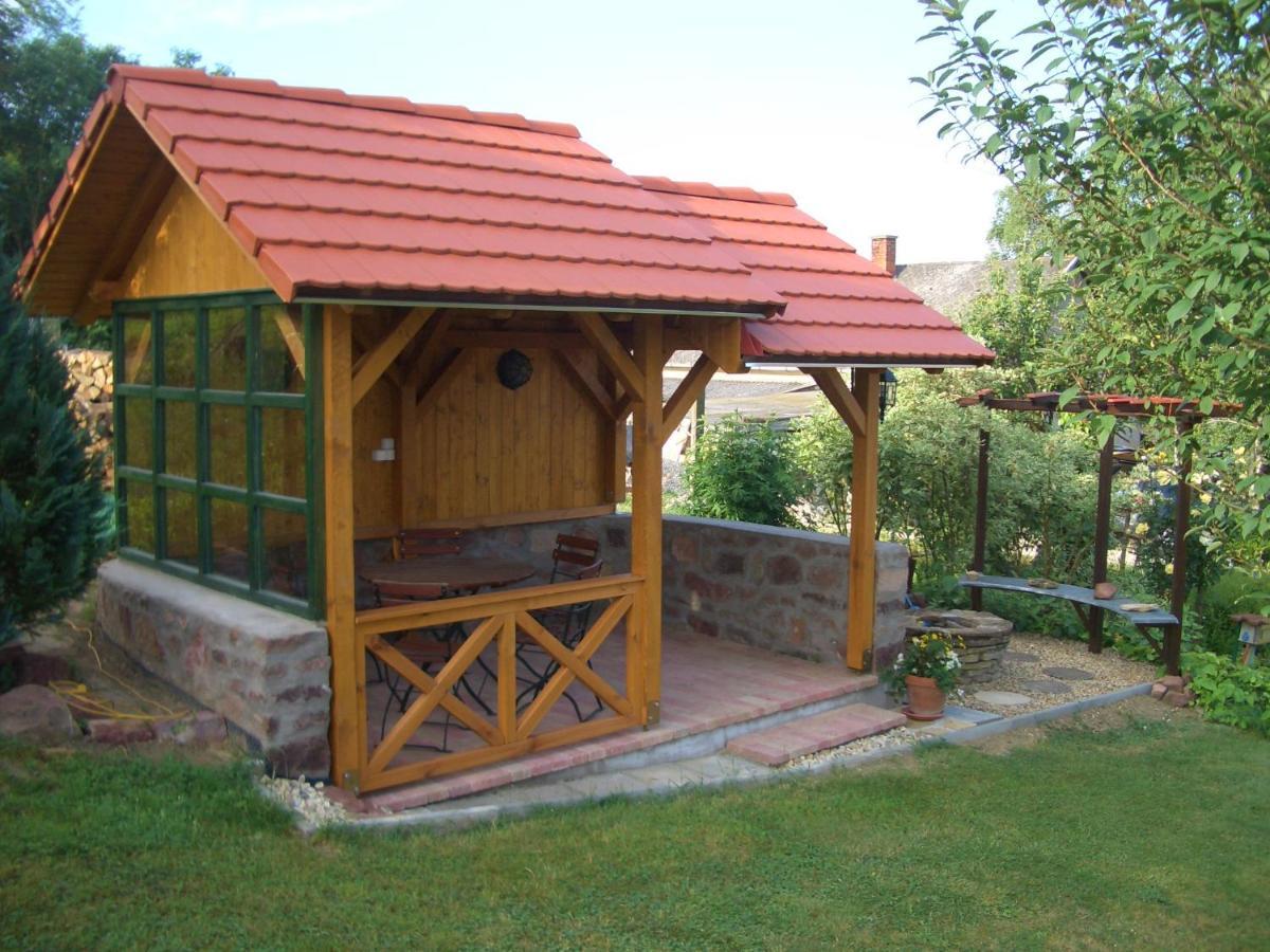 Bundi Vendeghaz Hotel Kehidakustány Exterior foto
