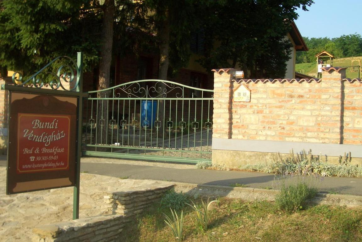 Bundi Vendeghaz Hotel Kehidakustány Exterior foto
