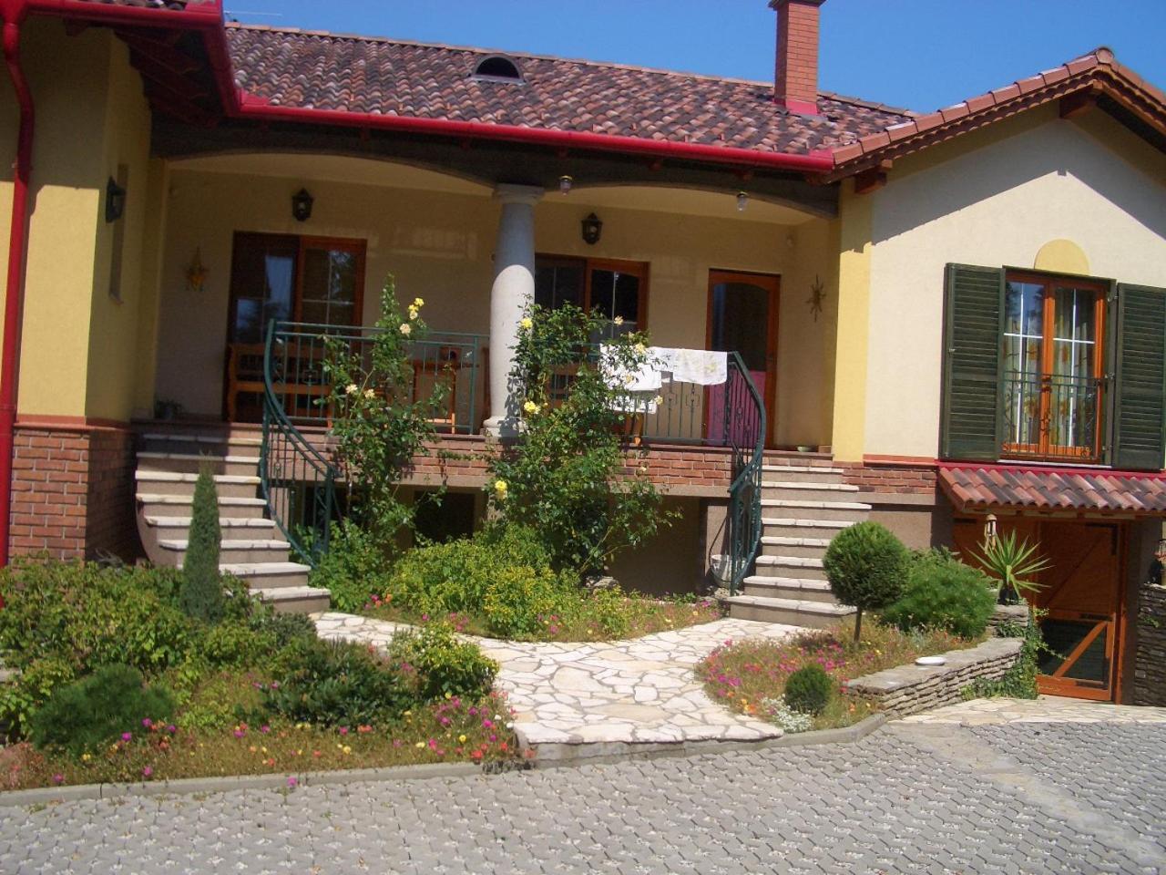 Bundi Vendeghaz Hotel Kehidakustány Exterior foto
